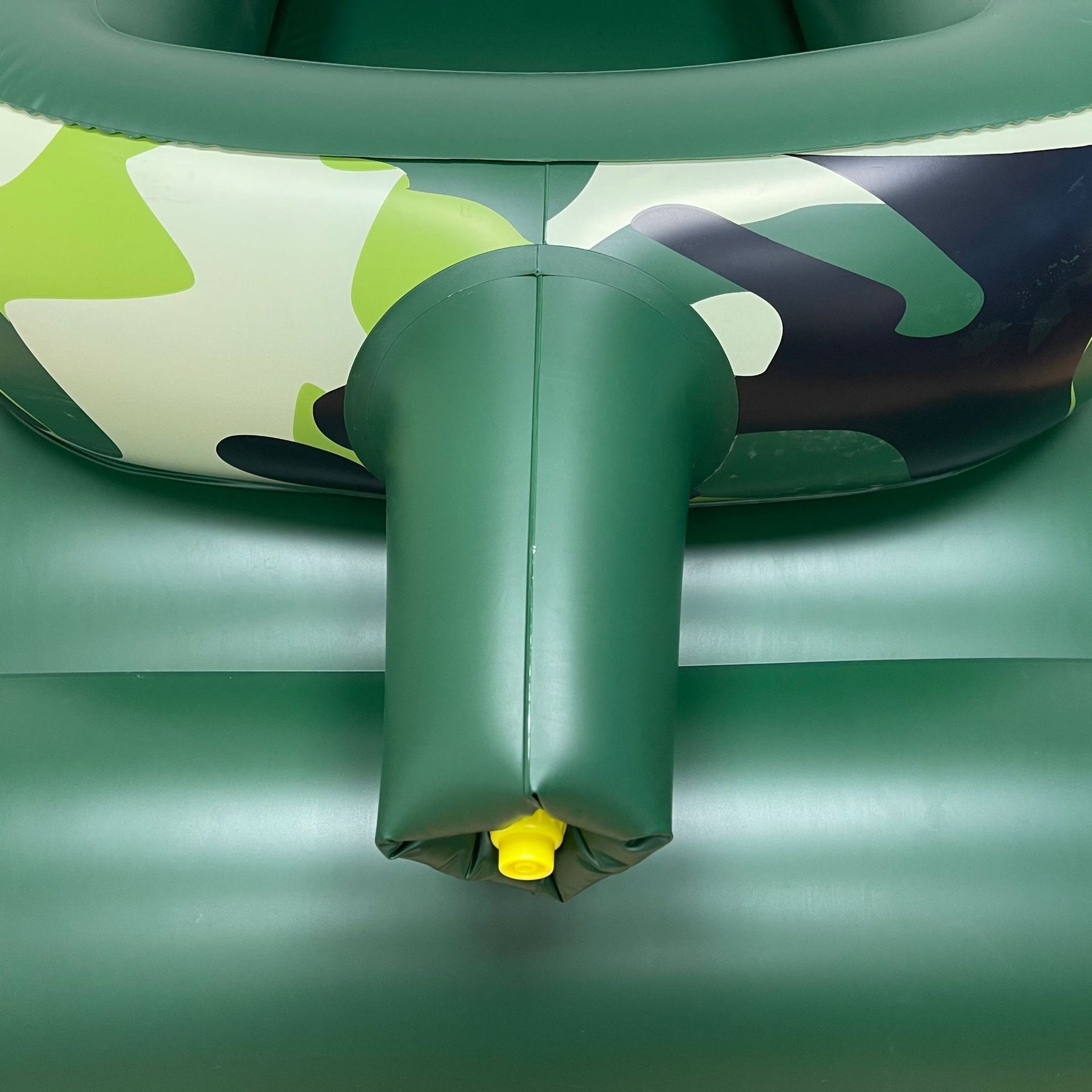 Tank Pool Floats Adult Inflatable Tank Pool Float With Water Cannon, Army Tank Pool Lounger Floaties With Squirt Water Gun, Kids Tank Pool Floats With Blast,Summer Fun Pool Beach Lake Game Battle Toys 【Adult & Kids Size】